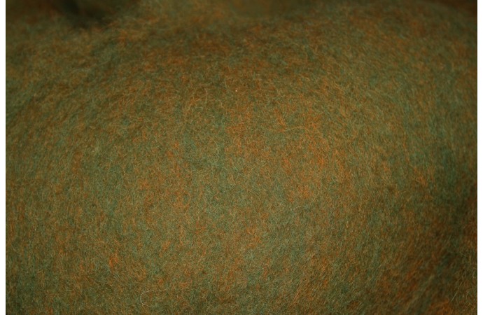 Cinamon color carded wool
