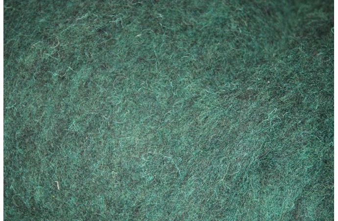 Green-black color carded wool