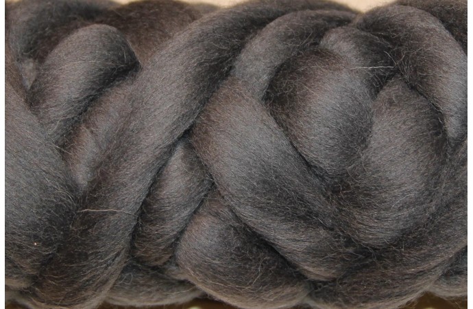 Dark grey color wool tops