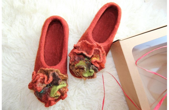 Rust colors slippers with flowers