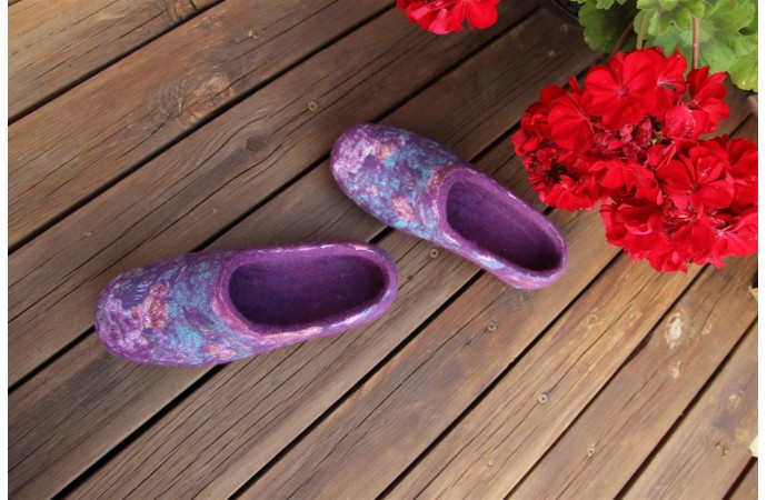 Violet slippers with infelted silk