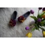 Pilkos spalvos šlepetės su didelėmis gėlėmis